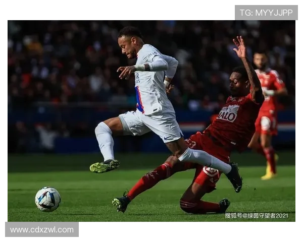 伪九号战术在现代足球中的创新运用与战术价值分析