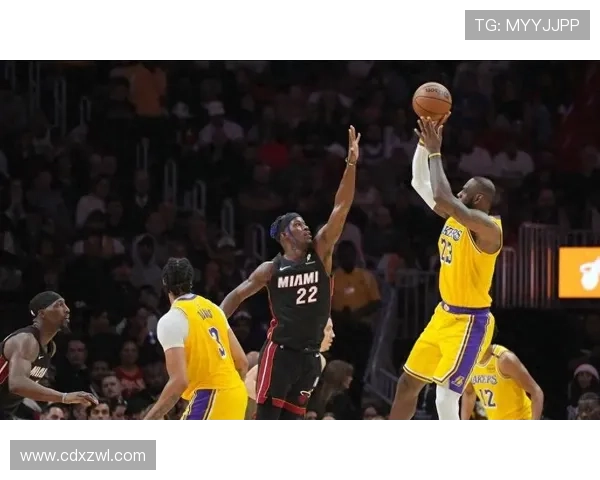 NBA今日战报：詹姆斯复出助湖人轻取勇士，字母哥三双带领雄鹿击败热火 - 副本 - 副本 - 副本